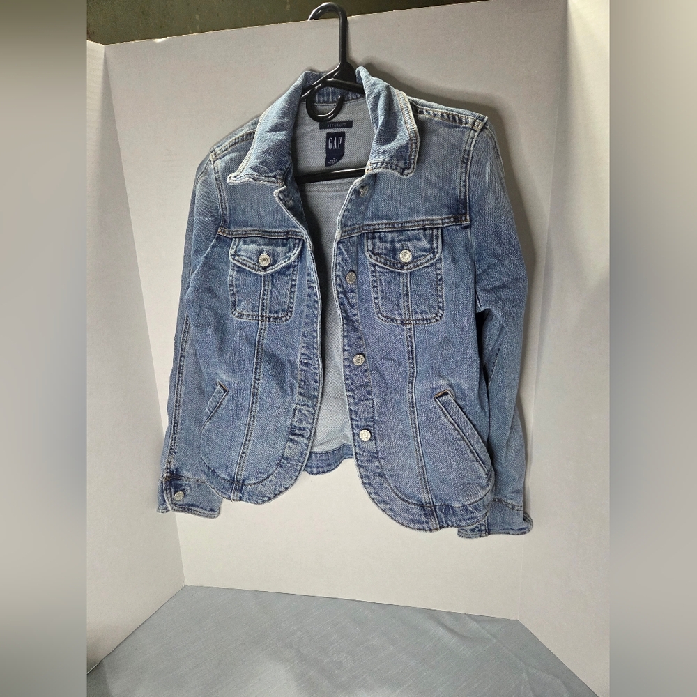 GAP Classic Blue Denim Jacket Size Medium
